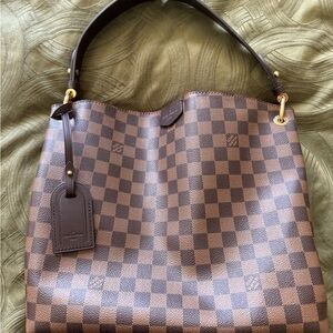 Louis Vuitton Gracefull bag with no scratches or scuffs, like new.